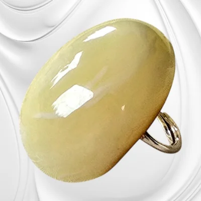 Pierścionek z mlecznym bursztynem bałtyckim – srebrny pierścionek z dużym oczkiem