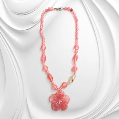 Naszyjnik z Red Melon z Kwiatowym Wisiorem – Romantyczna Elegancja w Odcieniach Różu