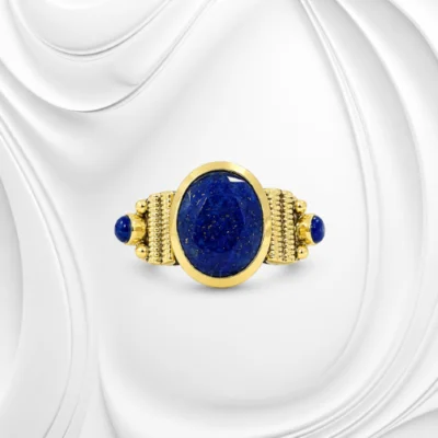 Srebrny pierścionek z lapis lazuli – królewski błękit zaklęty w eleganckiej biżuterii