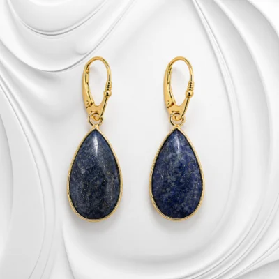 Kolczyki z lapis lazuli i złoconym srebrem – ponadczasowa elegancja
